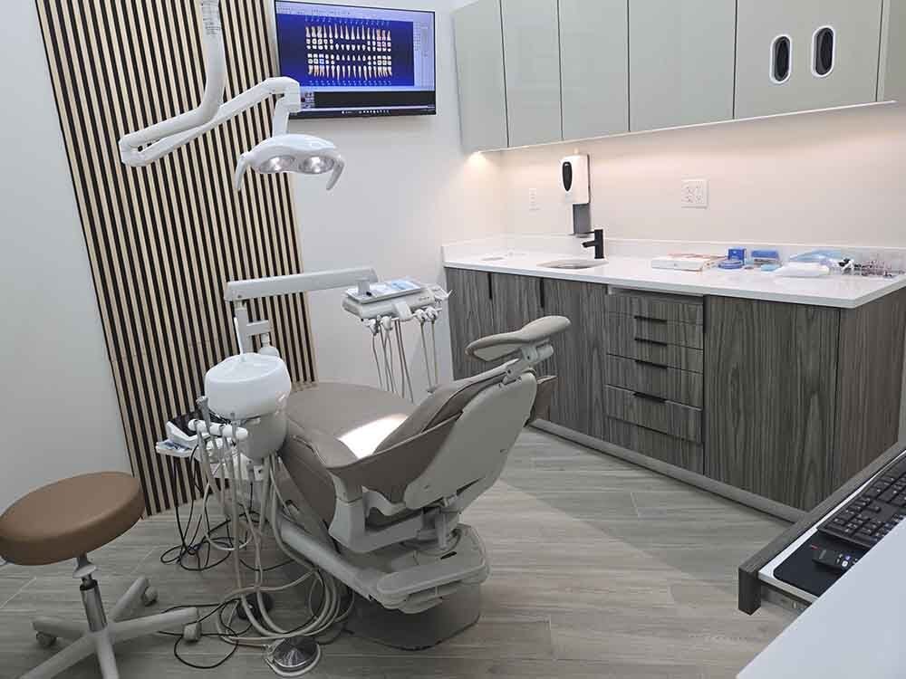 Dental operatory with modern equipment at VITAdent Brooklyn